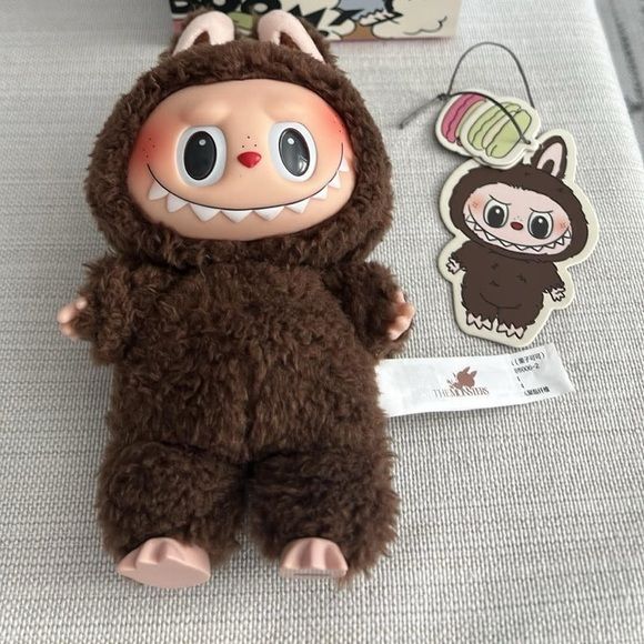 Labubu V1 – Secret Chestnut Cocoa