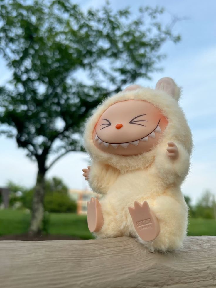 Labubu V2 – Sisi